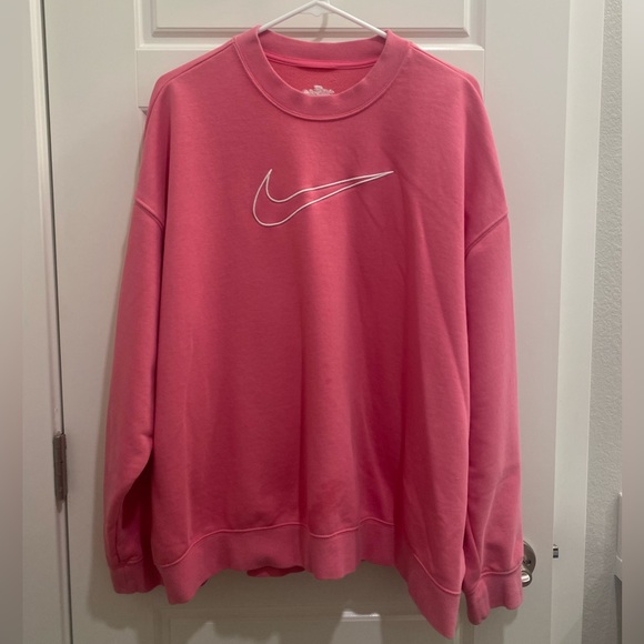 Nike Tops - Nike Sweatshirt